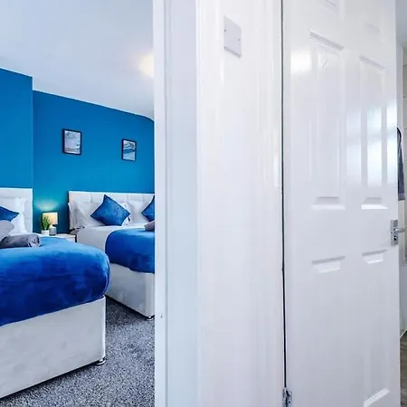 Beautiful Modern Home, Sleeps 8, Free Parking Manchester