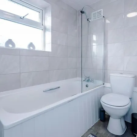 Beautiful Modern Home, Sleeps 8, Free Parking Casa vacanze Manchester