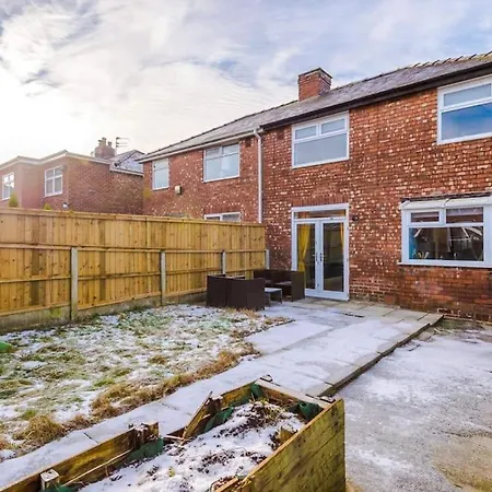 Beautiful Modern Home, Sleeps 8, Free Parking * Manchester