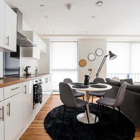 Drillzstays - Salford Quays Free Parking Apartment Manchester