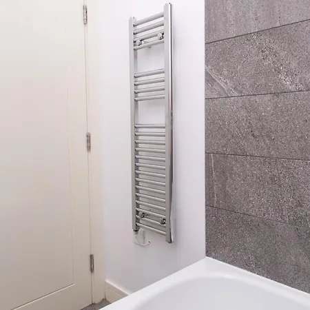 Apartment Salford Free Parking