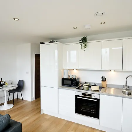 Skyline Sanctuary Apartment *