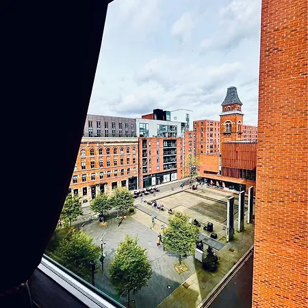 Cutting Square Cozy Getaway 3* Manchester