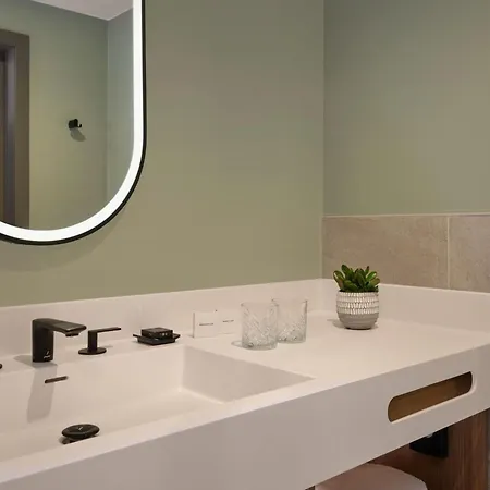 The Reach At Piccadilly, Manchester, A Tribute Portfolio 4*