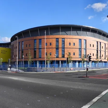 Short Term In Salford Near Media City, Bbc, Itv And United Old Trafford Hotel Manchester