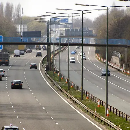 Short Term In Salford Near Media City, Bbc, Itv And United Old Trafford Hotel *