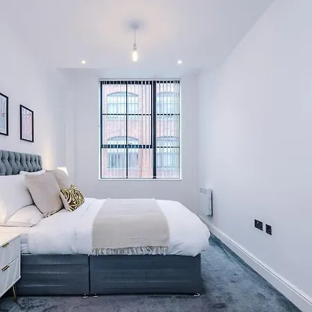 Sleek Loft Oasis In Centre Manchester