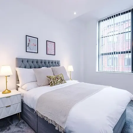 Sleek Loft Oasis In Centre Manchester