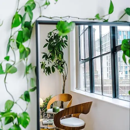 Sleek Loft Oasis In Centre Apartmán *