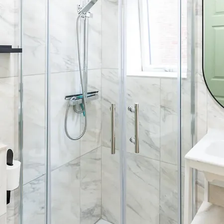 Host & - Clayton Living Apartment Manchester