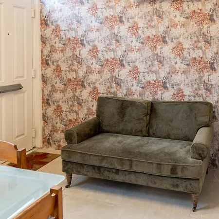 Apartment Host & - Clayton Living