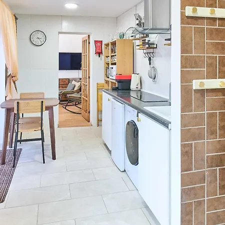 Apartment Host & - Clayton Living *