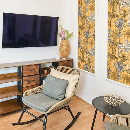 Apartment Host & - Clayton Living