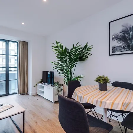 Hilltop Serviced - Piccadilly *