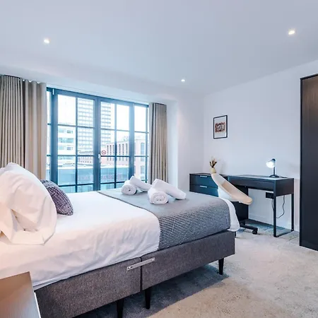 Hilltop Serviced - Piccadilly Appartement