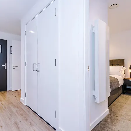 Hilltop Serviced - Piccadilly Апартаменты