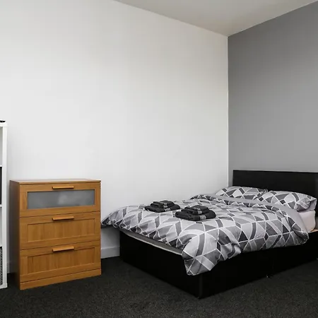 Апартаменты Luxurious & Lavish Salford Quays Free Parking