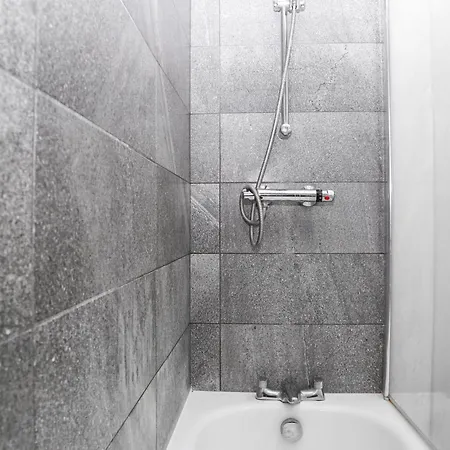 Апартаменты Luxurious & Lavish Salford Quays Free Parking