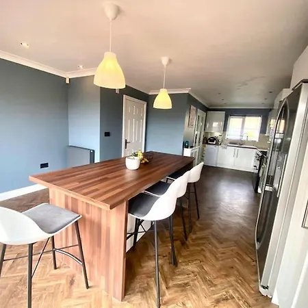 View Large 5br Town House Parking Holiday home *