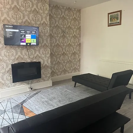 Droylsden House Holiday home *