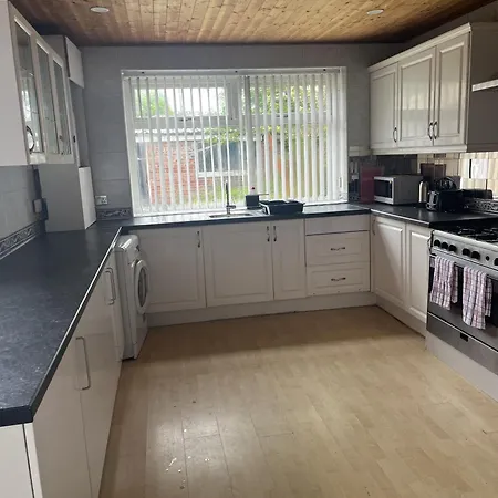 Holiday home Droylsden House