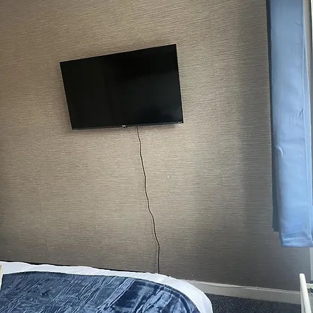 Droylsden House Дом отдыха *