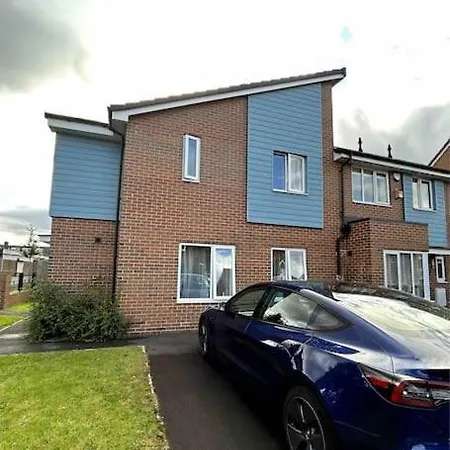 3-bedroom House Close To Centre Hébergement de vacances