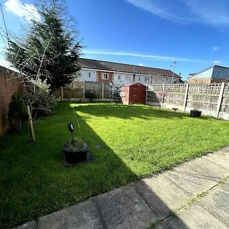 3-bedroom House Close To Centre Manchester