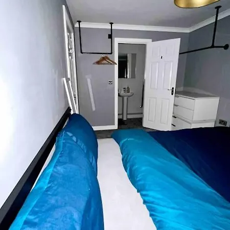 View Large 5br Town House Parking Ferienhaus