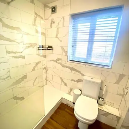 View Large 5br Town House Parking *