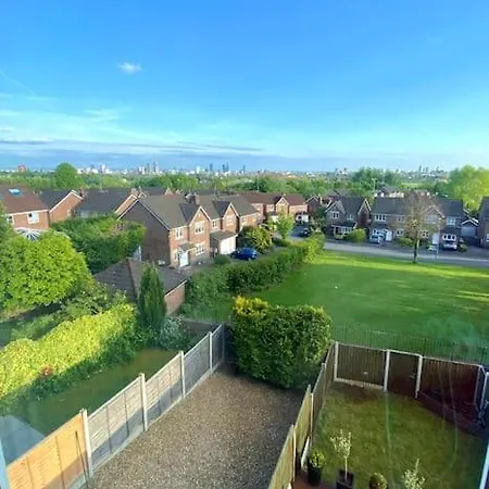 View Large 5br Town House Parking *