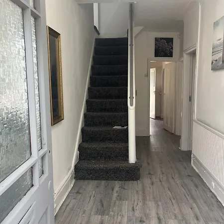 Droylsden House Holiday home *