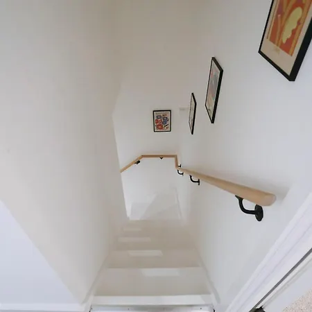 Trafford Duplex With Free Parking Pass The Keys * مانشستر