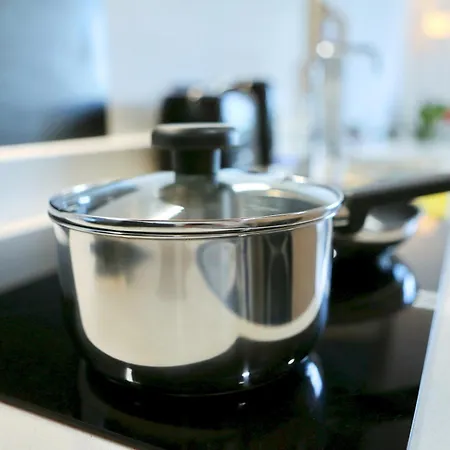 Trafford Duplex With Shop At Base - Pass The Keys *