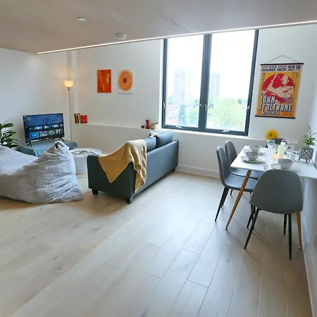 Apartman Trafford Duplex With Free Parking Pass The Keys