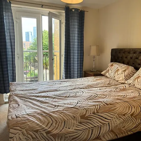 2 Bedroom Modern Salford Apartman *