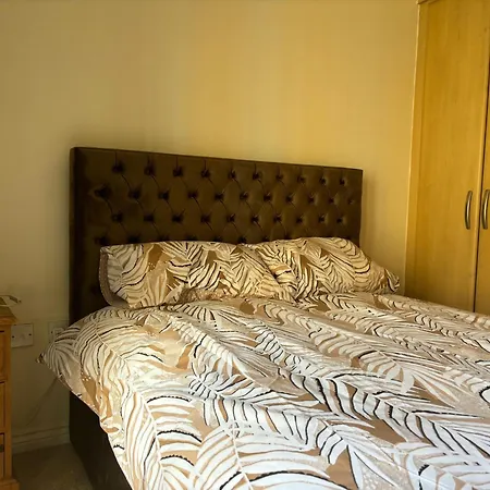 2 Bedroom Modern Salford *