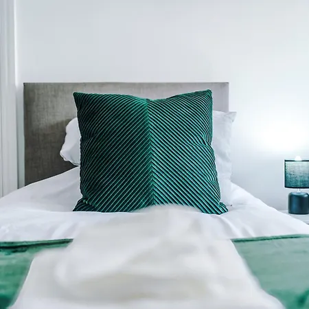 Сasa de vacaciones Salford Oasis Retreat- Discount On Long-term *