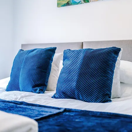 Salford Oasis Retreat- Discount On Long-term Сasa de vacaciones