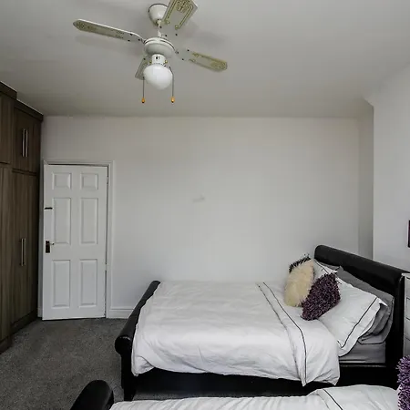 Modern 7 Bed In City Centre With Free Parking & Wifi Manchester