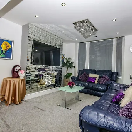 Modern 7 Bed In City Centre With Free Parking & Wifi Feriehus