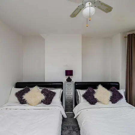 Modern 7 Bed In City Centre With Free Parking & Wifi