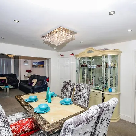 Feriehus Modern 7 Bed In City Centre With Free Parking & Wifi