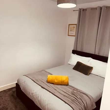 Private Cozy Bedroom In A Beautiful Near Eithad Stadium And Coop Live مانشستر