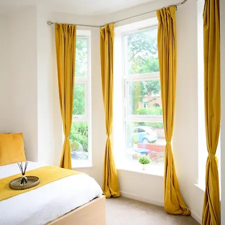 Autumn Breeze - 2br - Sofa Bed - Wifi - Free Parking - - Didsbury * Mánchester