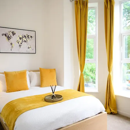 Autumn Breeze - 2br - Sofa Bed - Wifi - Free Parking - - Didsbury Apartament