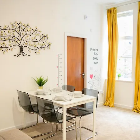 Autumn Breeze - 2br - Sofa Bed - Wifi - Free Parking - - Didsbury Mánchester