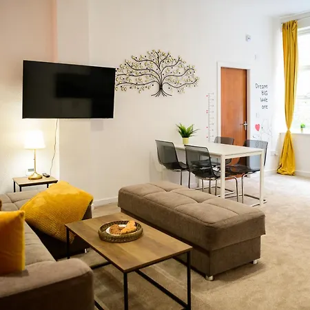 Autumn Breeze, 2br Apartment, Didsbury, *