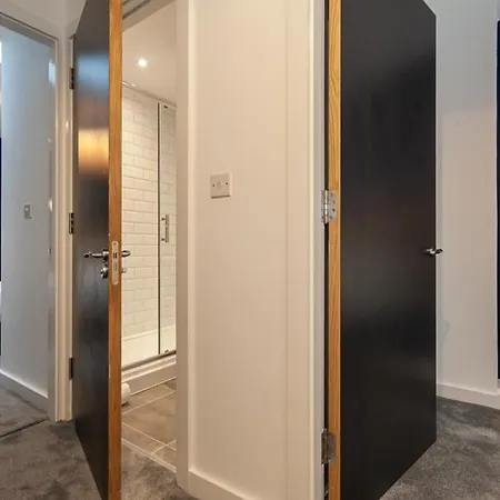 Superb 2 Bed Flat 5min To Old Trafford Stadium 맨체스터