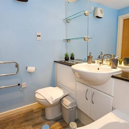 Lovely 2 Bed 2 Bathroom Manchester